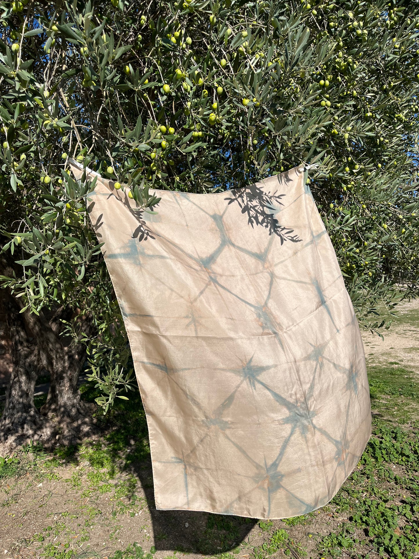 Foulard en soie 🌸 Shibori Indigo