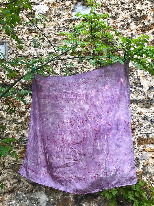 Foulard en soie teint à la main avec des plantes n°15