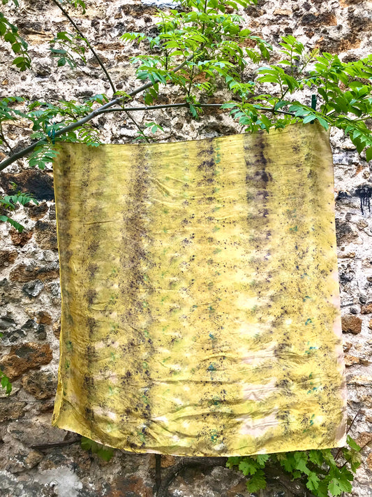 Foulard en soie teint à la main avec des plantes n°14