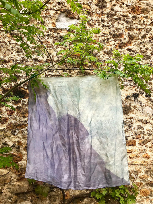 Foulard en soie teint à la main avec des plantes n°1