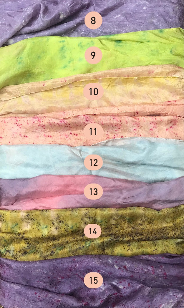 Foulard en soie teint à la main avec des plantes n°12