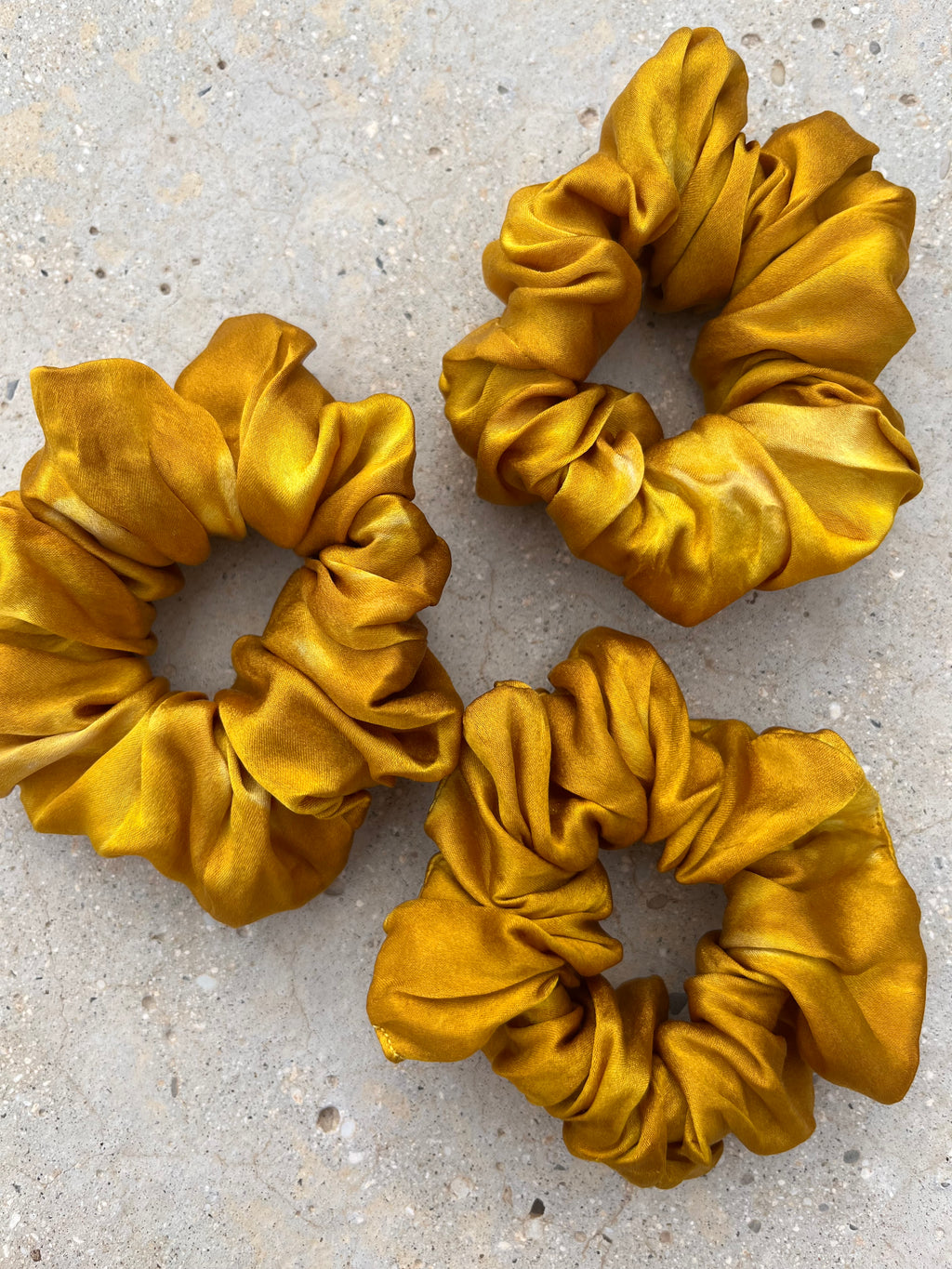 Chouchou en satin de soie bio - Curcuma