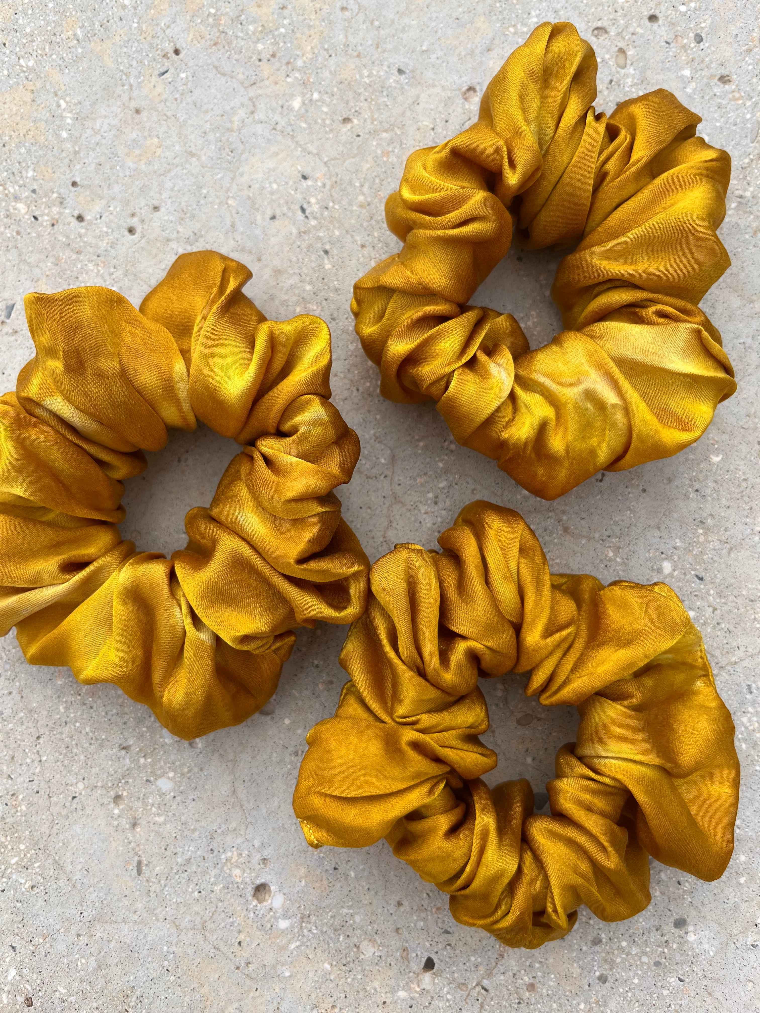 Chouchou en satin de soie bio - Curcuma