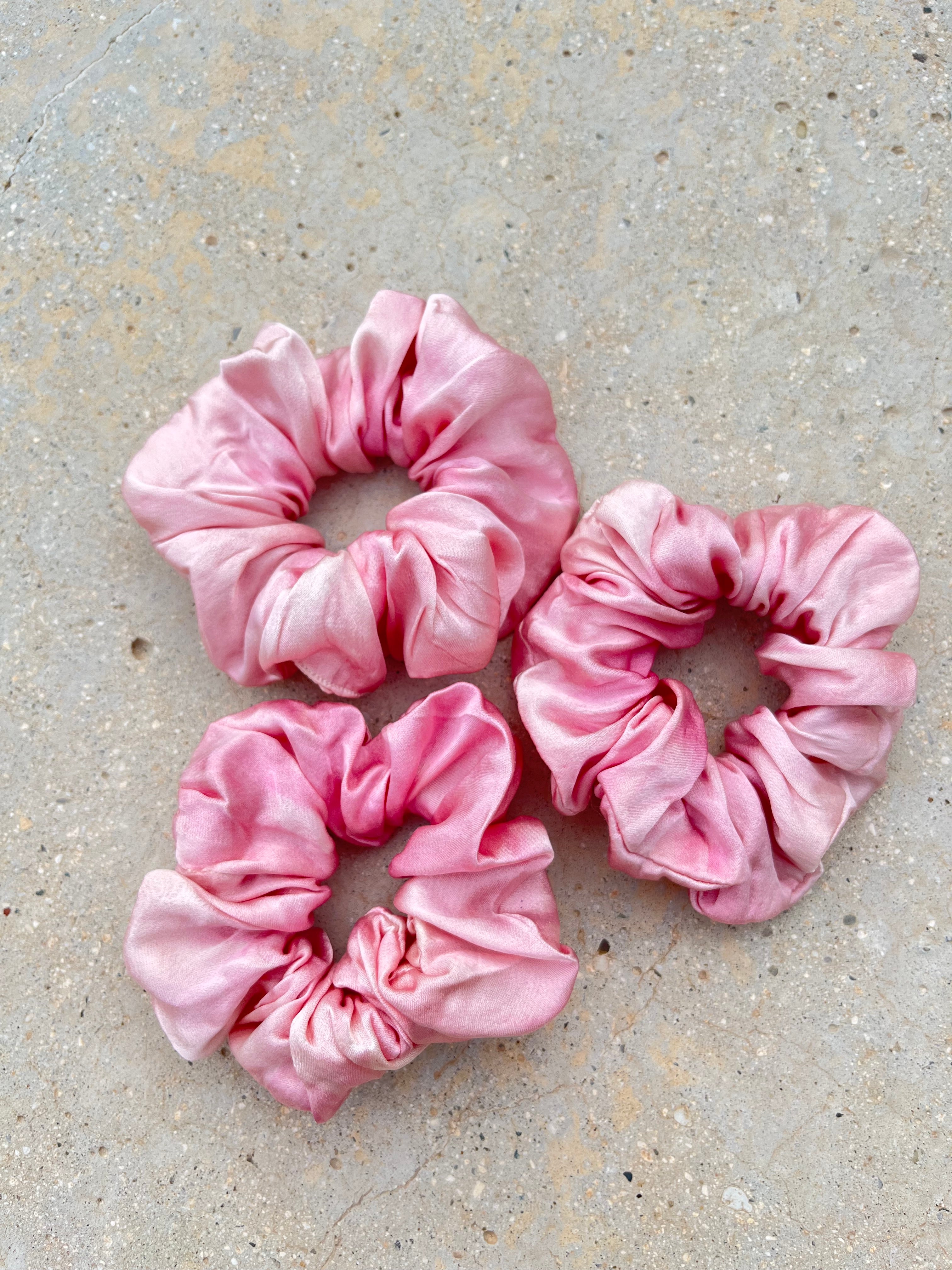 Chouchou en satin de soie bio - Framboise