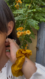 Chouchou en satin de soie bio - Curcuma