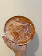 Petite assiette en terre mêlée