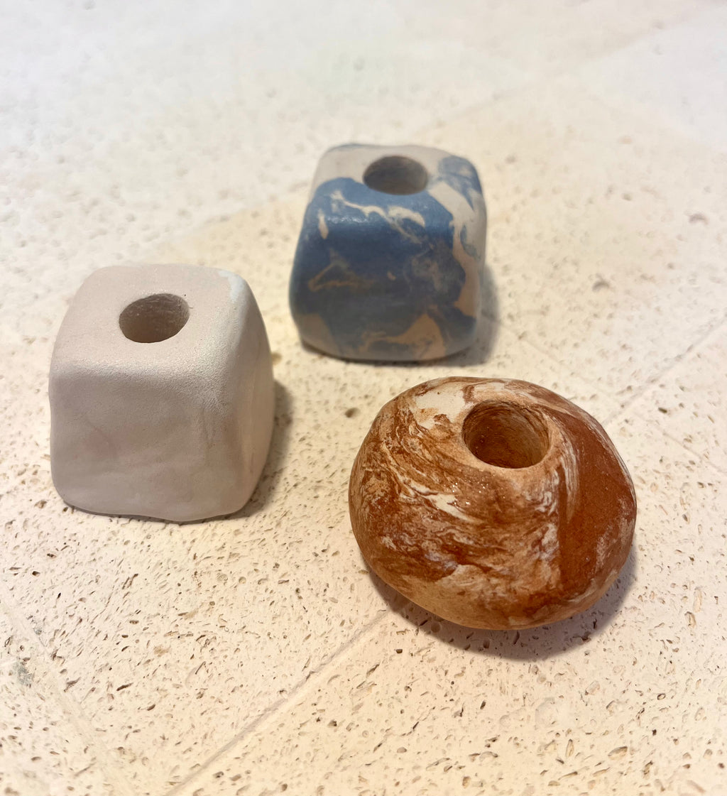 Bougeoir en terre mêlée (bleu, blanc ou ocre)